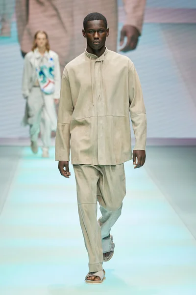 Look 19